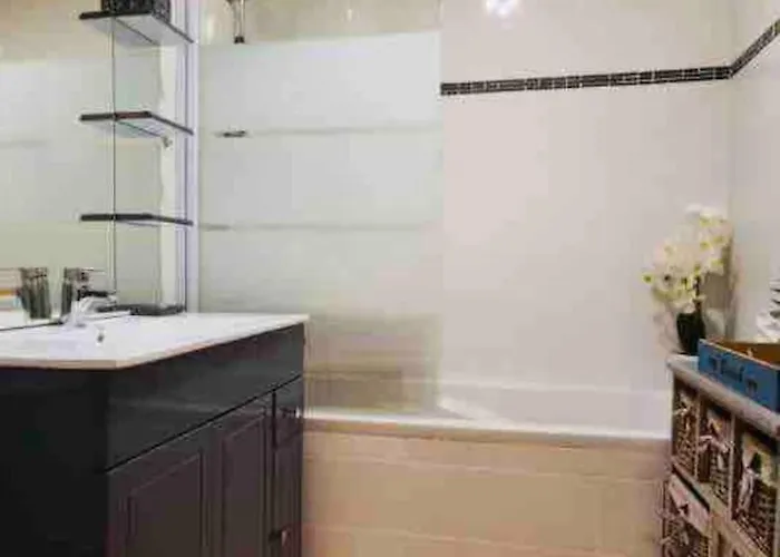 Vue - Rdc - Parking Prive - Meuble Tourisme 4 Etoiles Agde